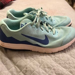 SOLD!!! Nike flex experience RN 4